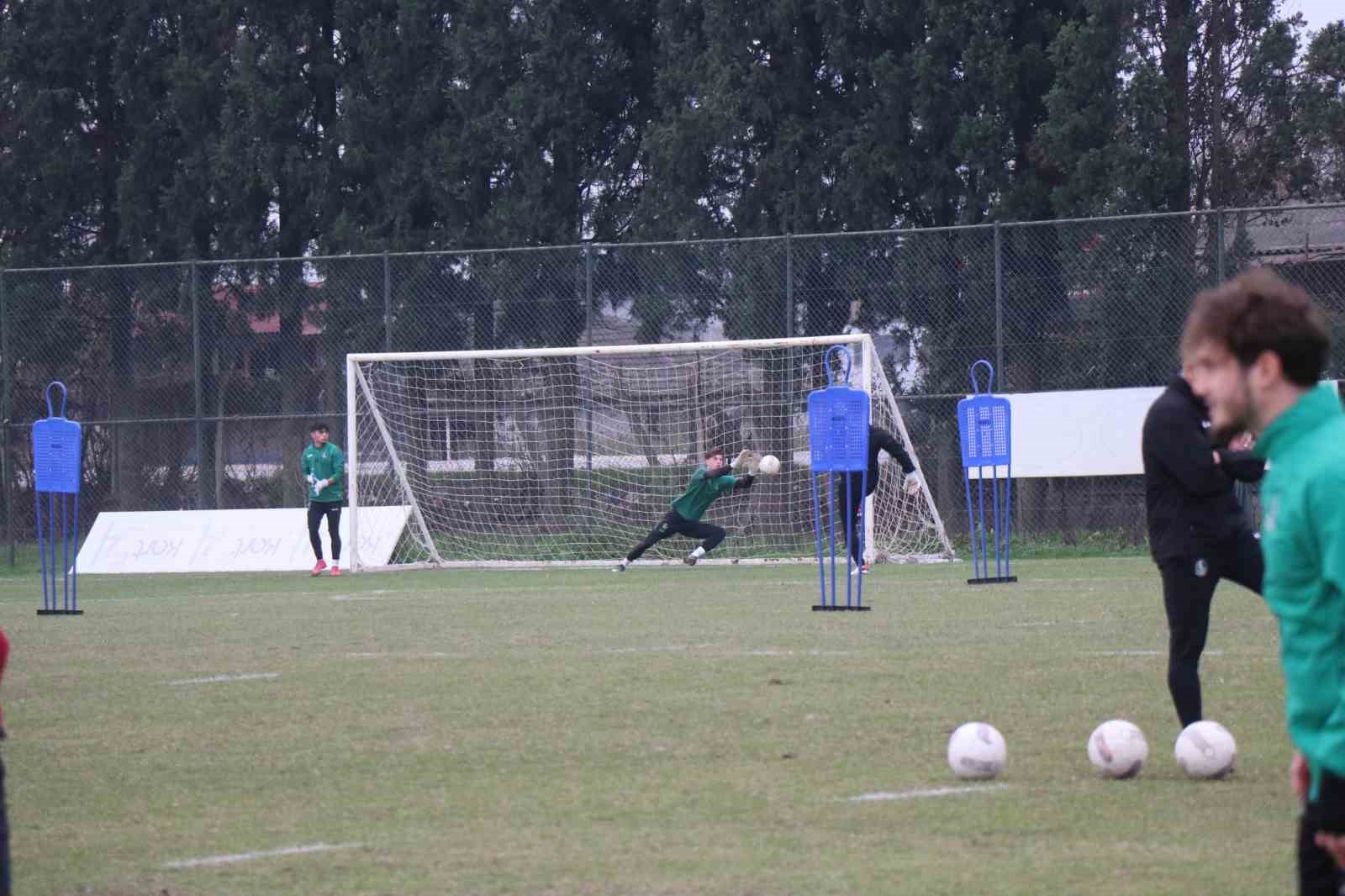 Sakaryaspor, Tuzlaspor müsabakasının hazırlıklarını sürdürdü