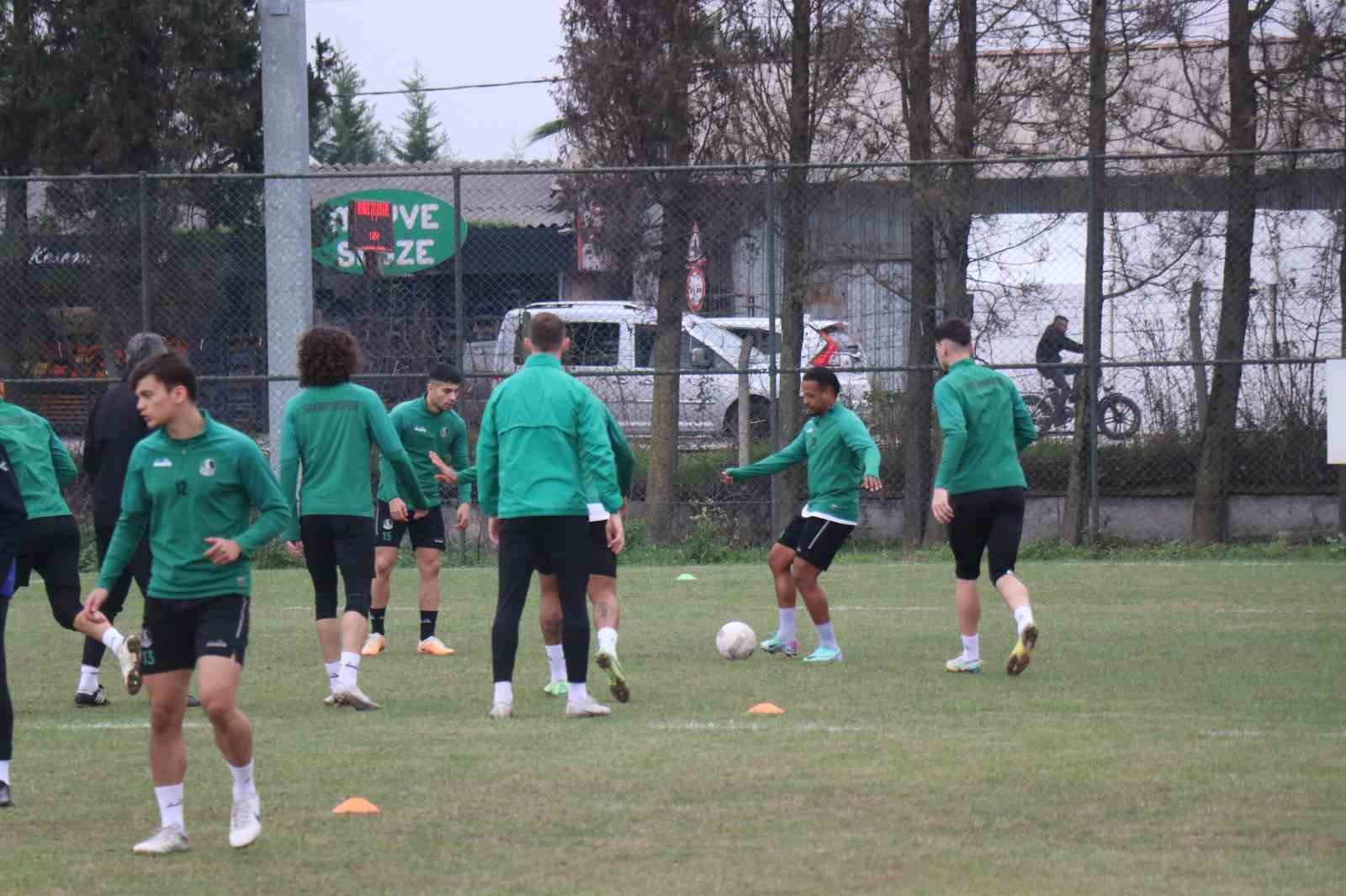 Sakaryaspor, Tuzlaspor müsabakasının hazırlıklarını sürdürdü