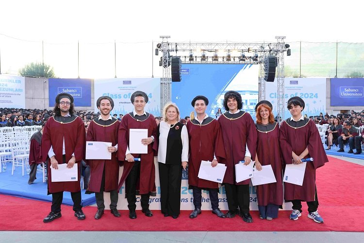 Sabancı Üniversitesi 22. dönem lisans ve 25. dönem lisansüstü mezunlarını verdi