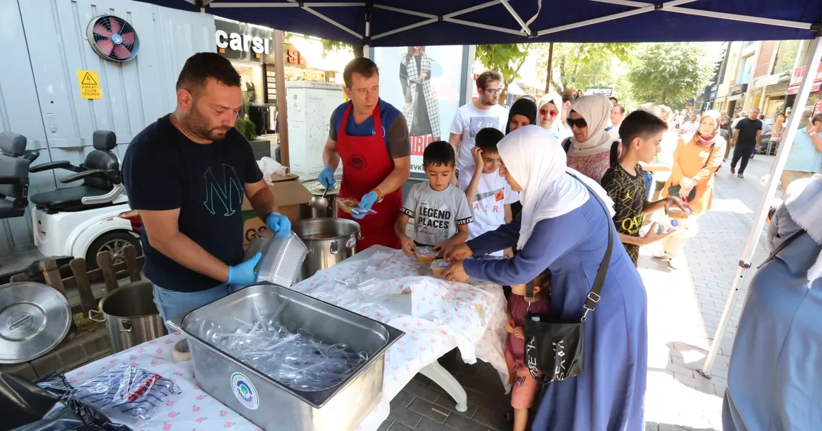 Odunpazarı Belediyesi’nden vatandaşlara aşure ikramı