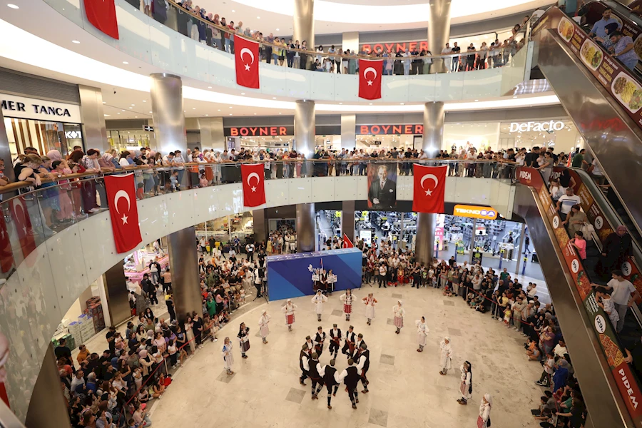 Park Afyon’da Halk Oyunları Festivali Coşkusu