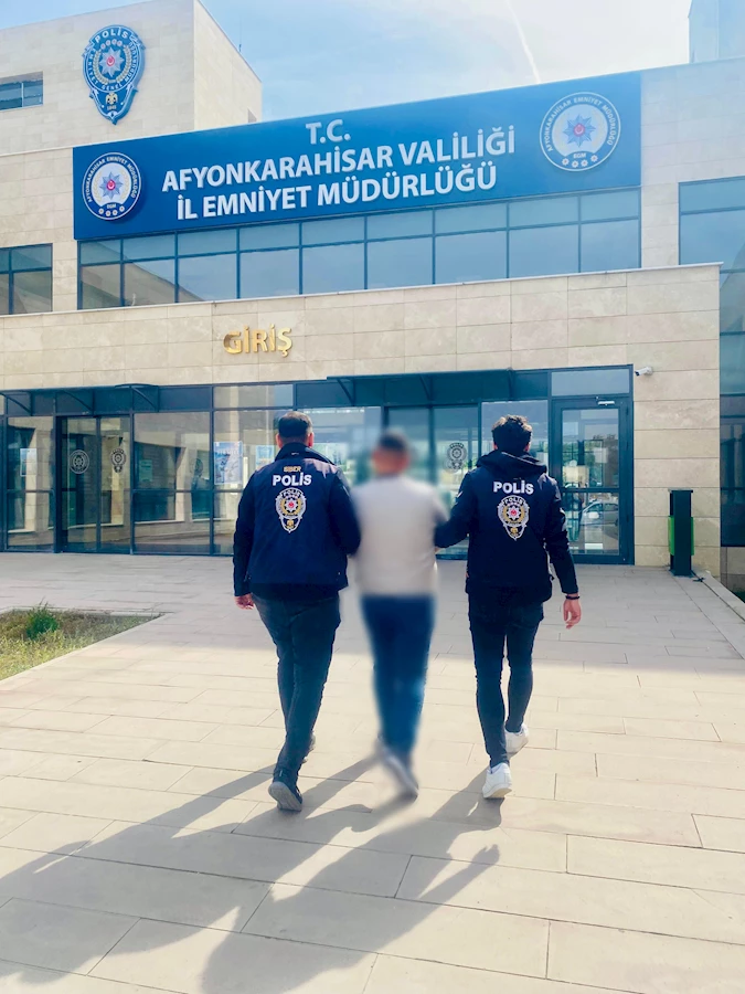 Afyonkarahisar'da Bilişim Suçu Kapsamında Aranan Şahıs Yakalandı