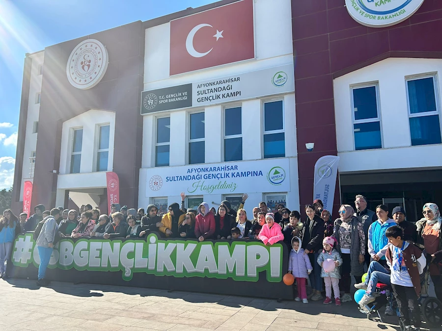 450 Otizmli Genç ile Afyonkarahisar ve Mersin'de Anlamlı Kamp Etkinliği