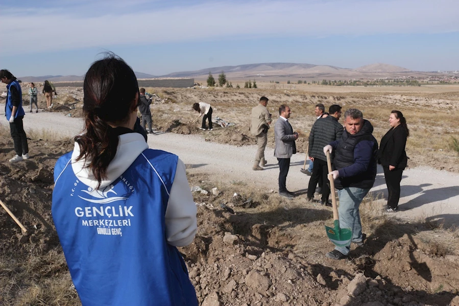 Cumhuriyet Coşkusu Fidanlarla Buluştu: Emirdağ’da Anlamlı Etkinlik